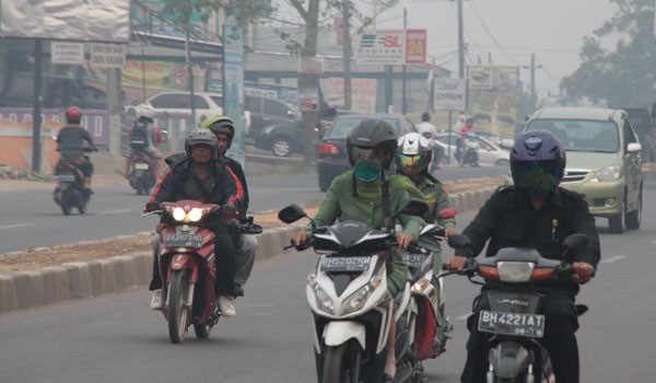 Kabut kian tebal selimuti Kota Jambi. <b>Foto:</b> KHAIDIR/JE